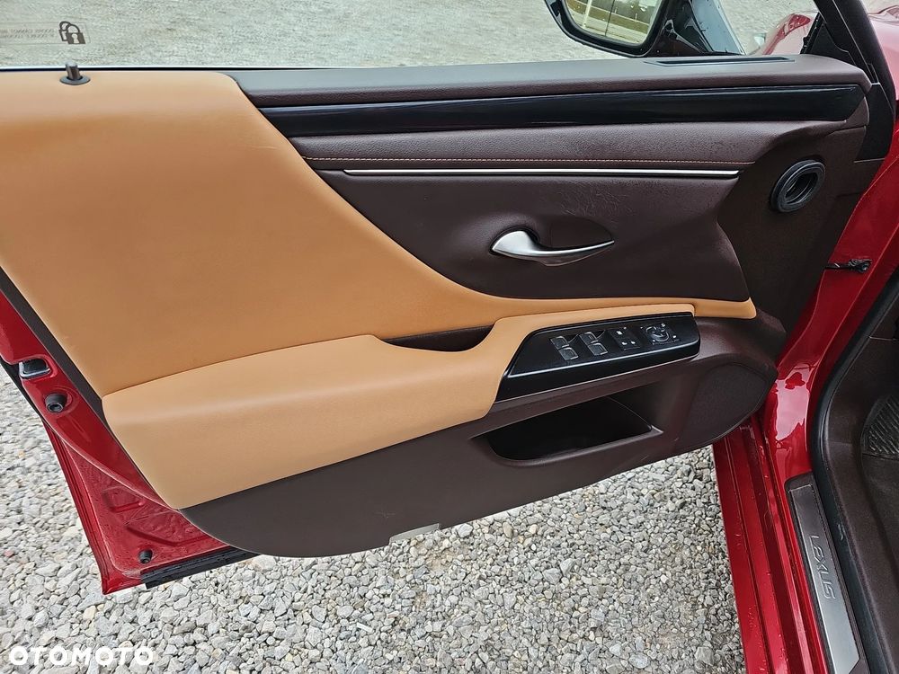 Lexus ES 300h Business Edition - 27