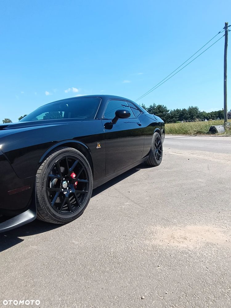 Dodge Challenger - 13