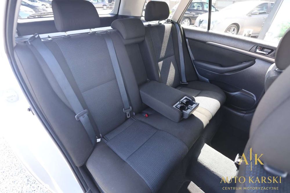 Toyota Avensis - 33
