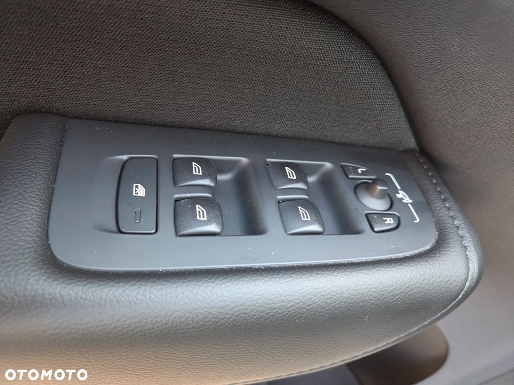 Volvo XC 60 T4 Momentum - 28