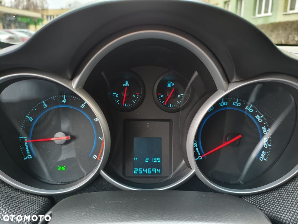 Chevrolet Cruze 1.8 LT - 24