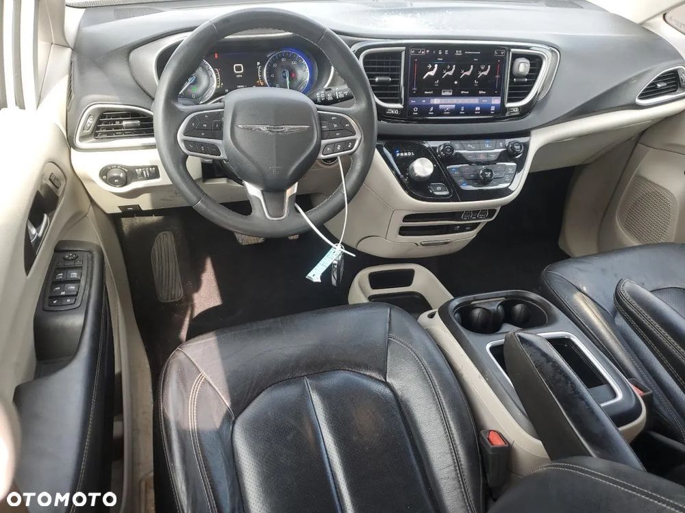 Chrysler Pacifica - 8