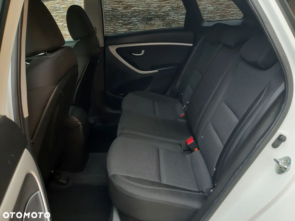 Hyundai i30 blue Kombi 1.4 YES Gold - 32