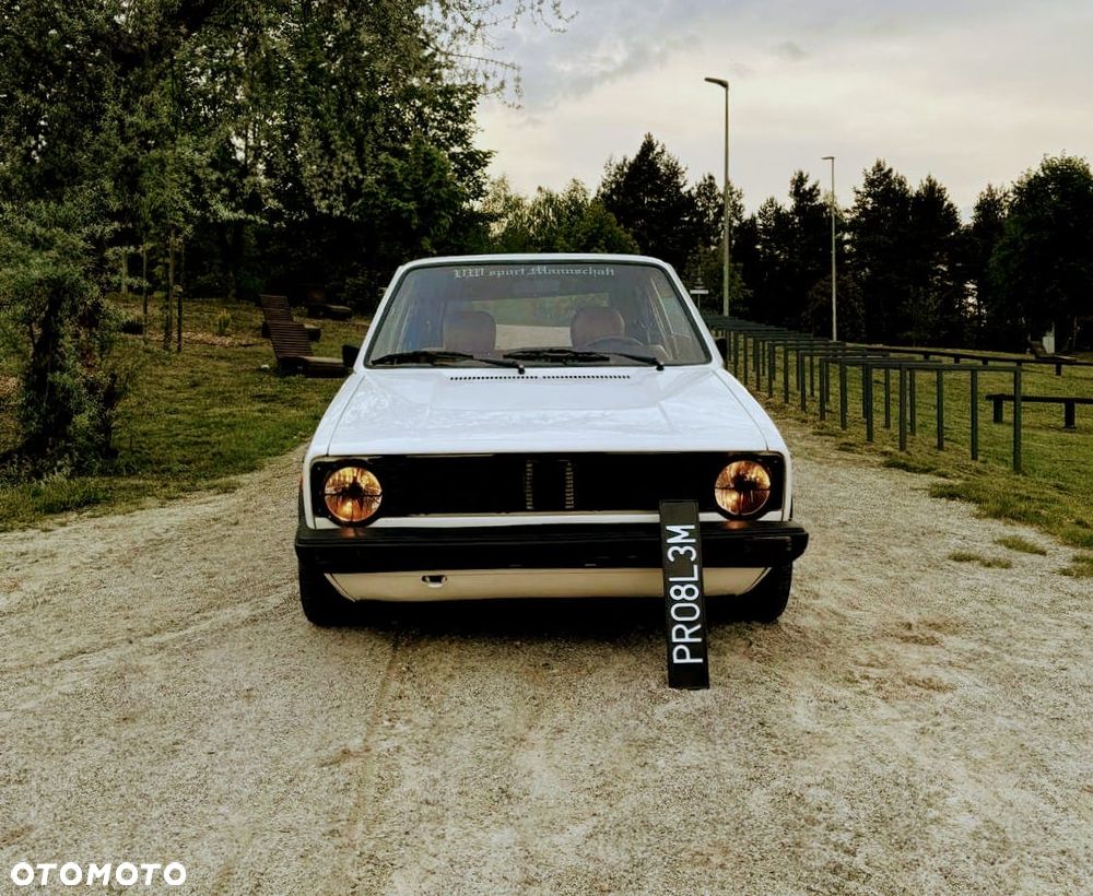 Volkswagen Golf - 1