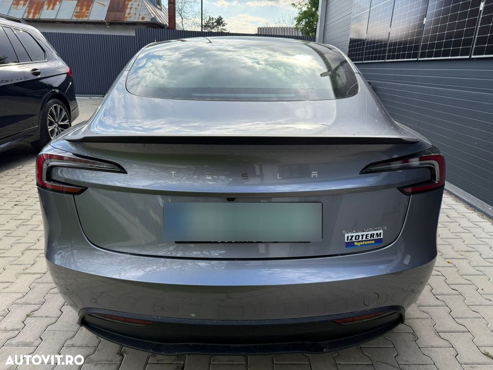 Tesla Model 3 - 4