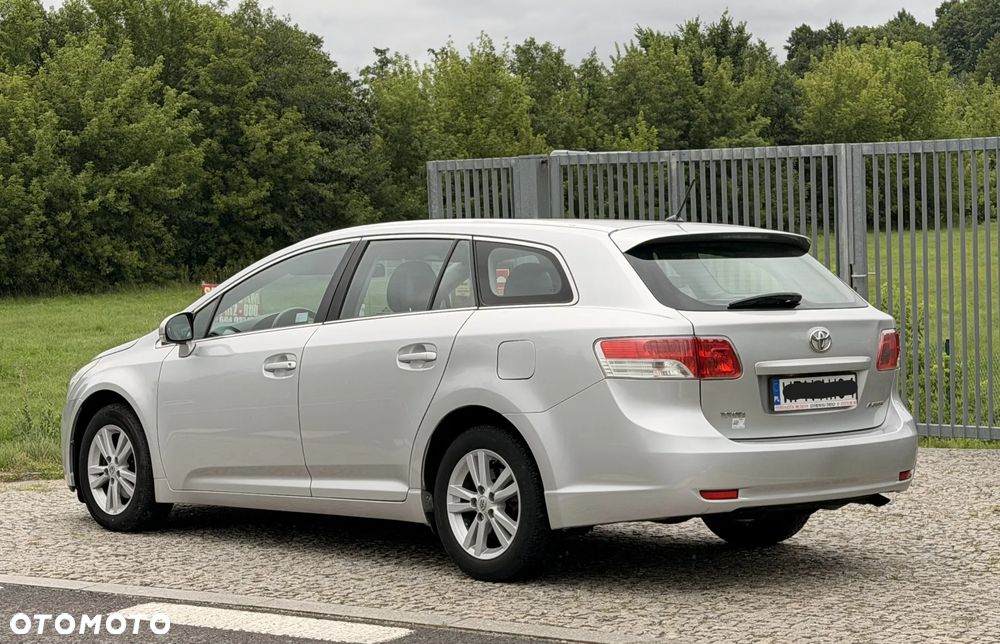 Toyota Avensis 2.0 D-4D Luna - 4