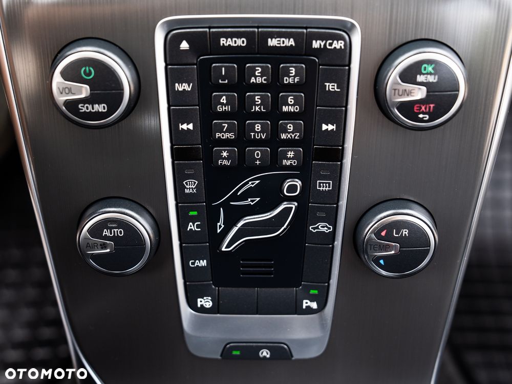 Volvo V40 D3 Geartronic R Design - 34
