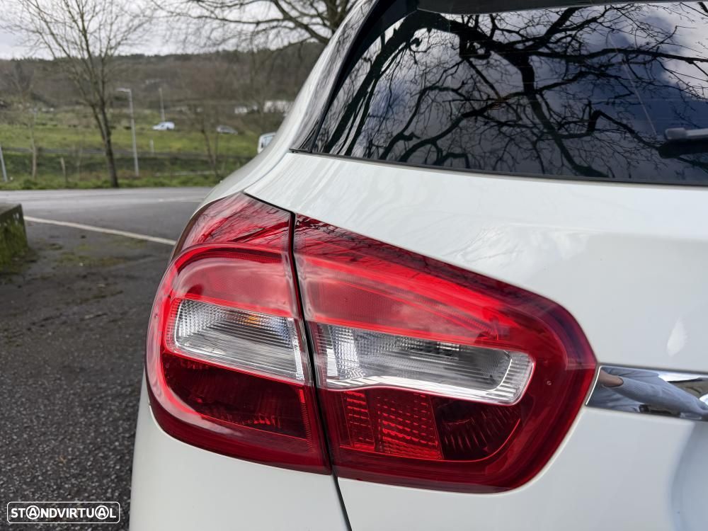 Mercedes-Benz GLA 180 d 7G-DCT Urban - 15