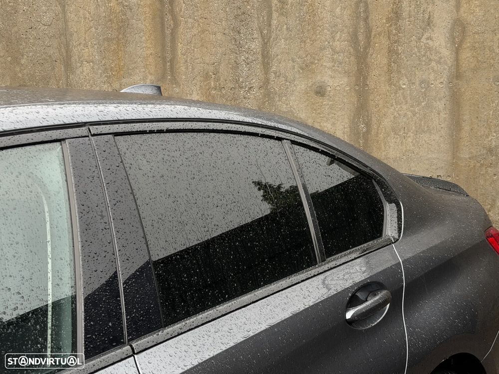BMW 330 e Pack Desportivo M Auto - 11
