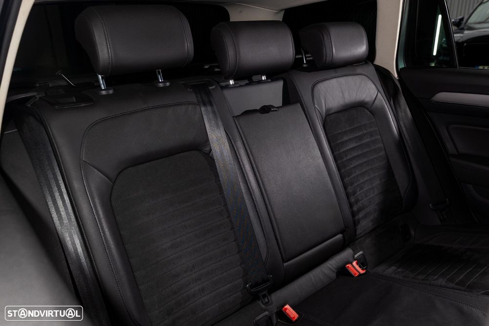 VW Passat Variant 2.0 TDi Highline DSG 4Motion - 22