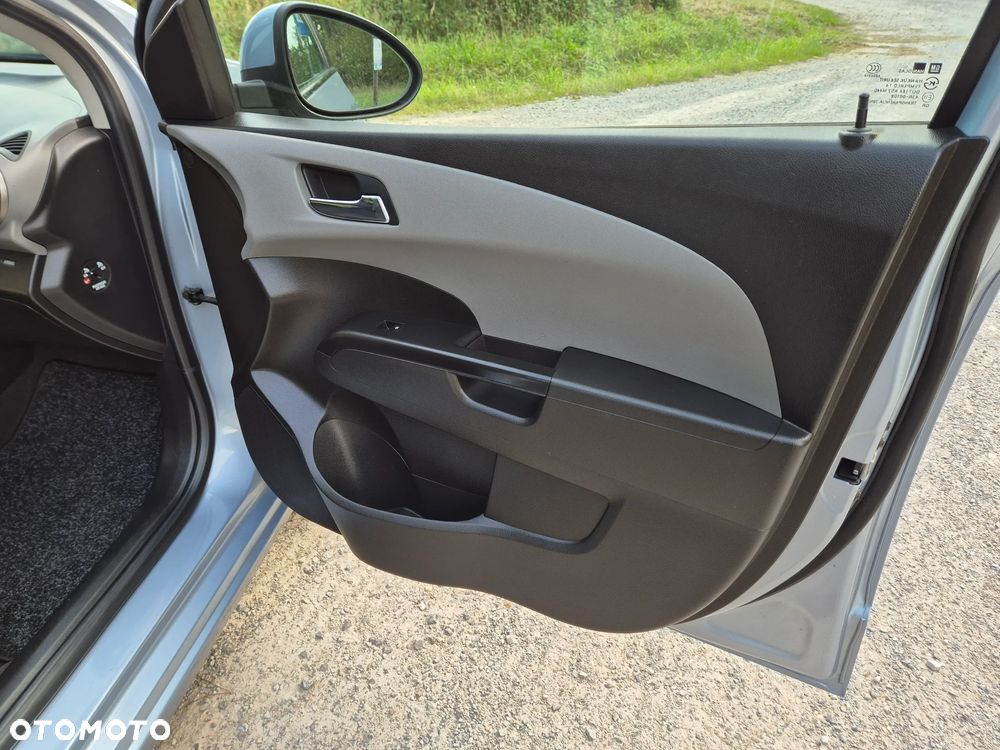 Chevrolet Aveo 1.6 LTZ - 25