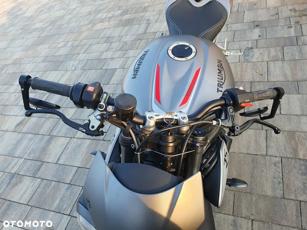 Triumph Street Triple - 9