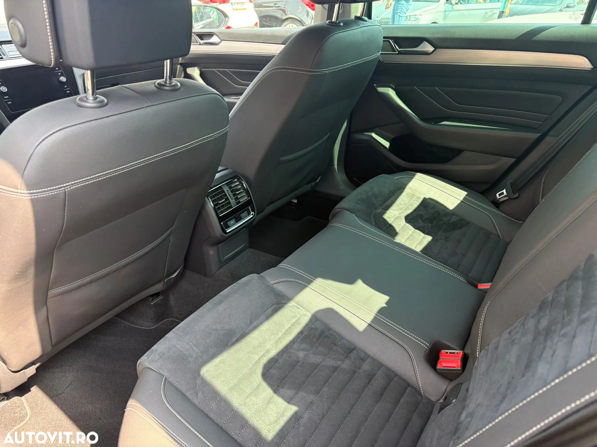 Volkswagen Passat 2.0 TDI DSG Comfortline - 9
