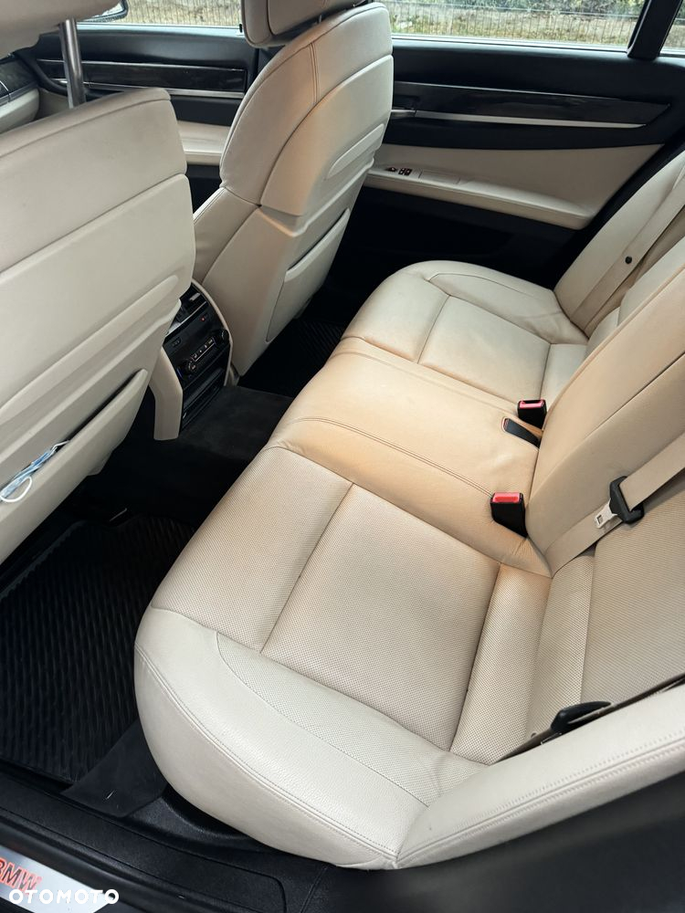 BMW Seria 7 740d xDrive - 26