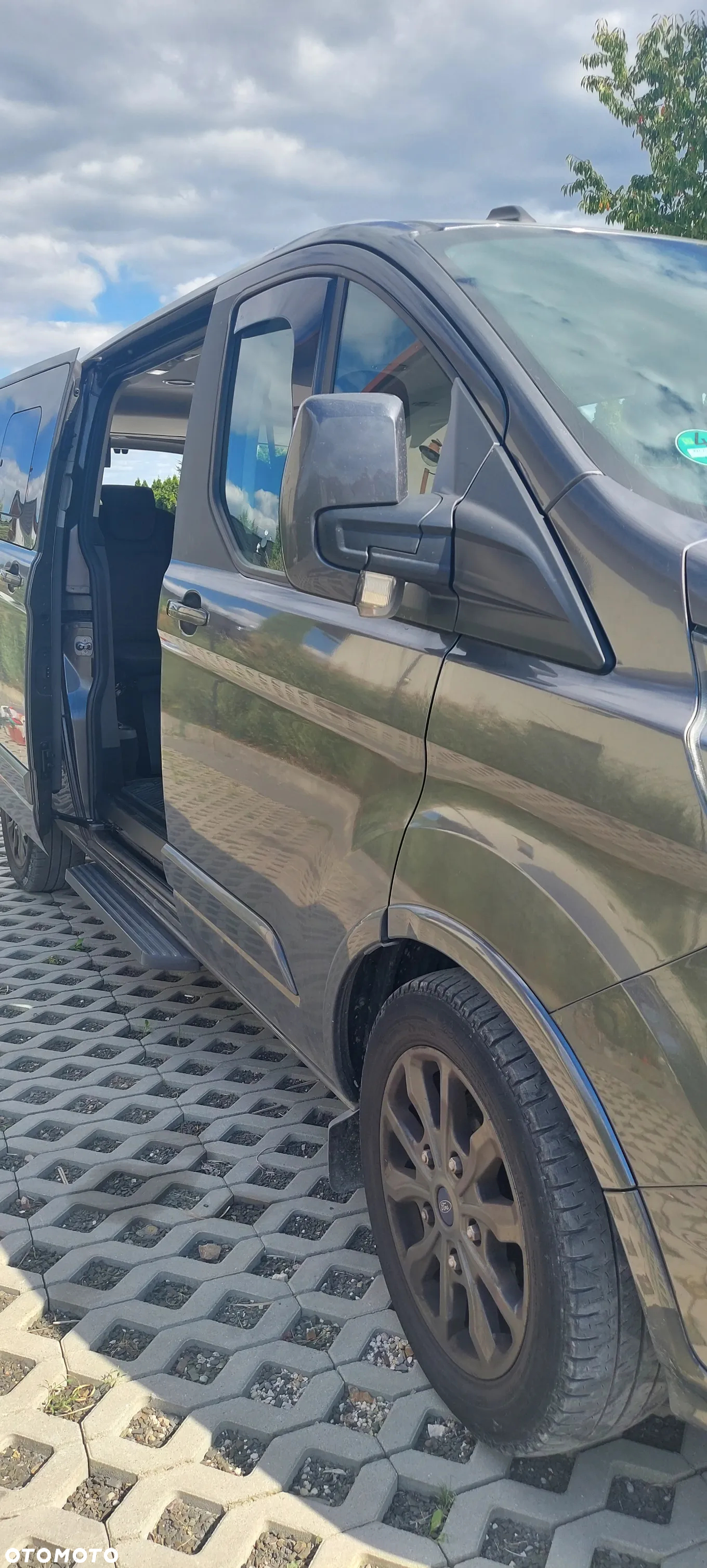 Ford Tourneo Custom - 11