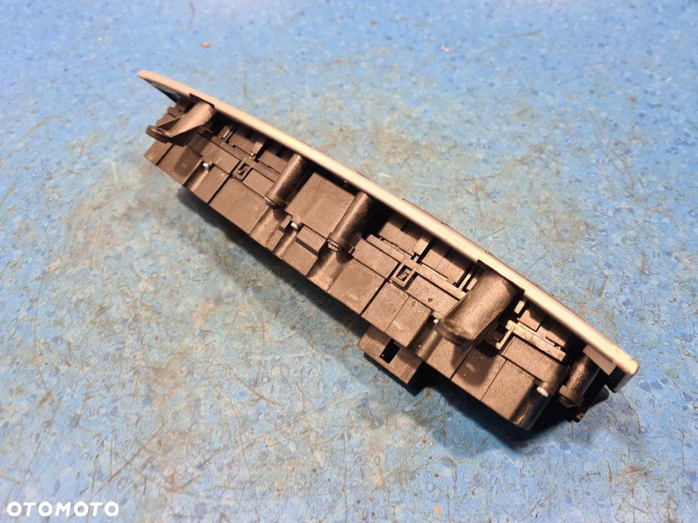 MERCEDES W203 PANEL ŚRODKOWY A2038707610 - 7