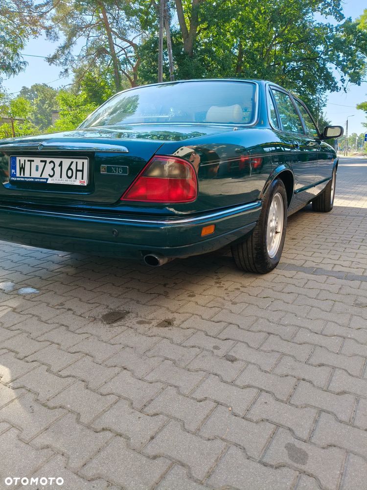 Jaguar XJ - 10