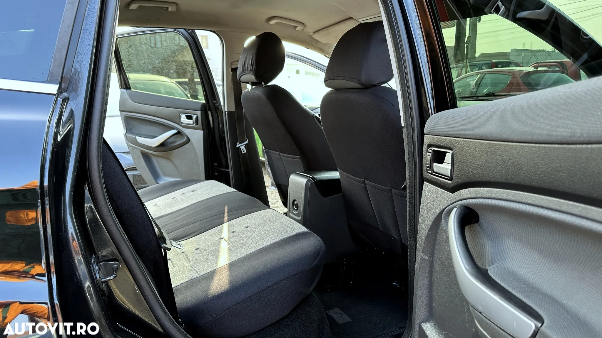 Ford Kuga 2.0 TDCi 2x4 Titanium - 11
