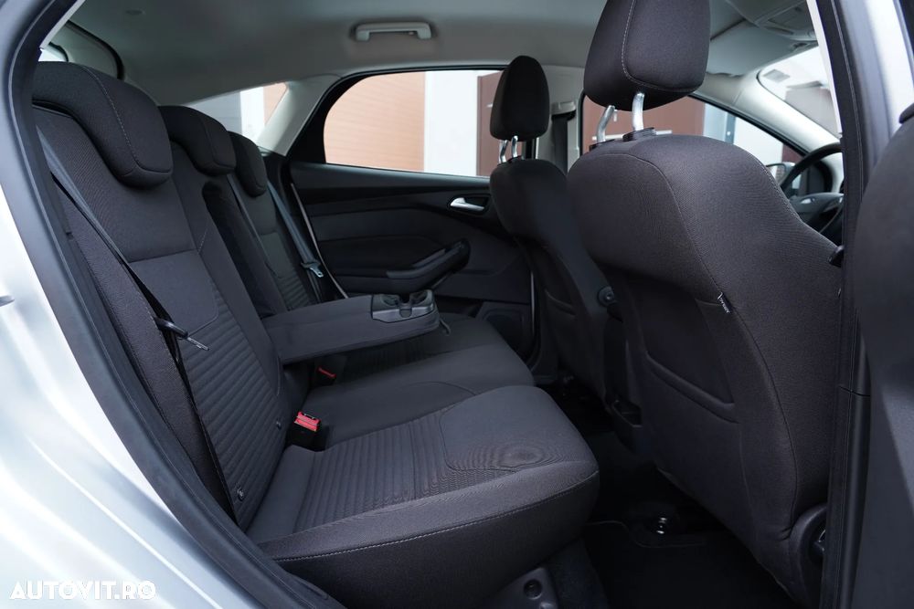 Ford Focus 2.0 TDCI Powershift Titanium - 9