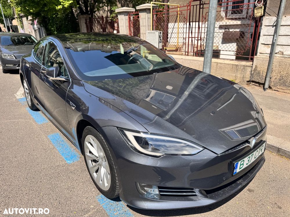 Tesla Model S - 1