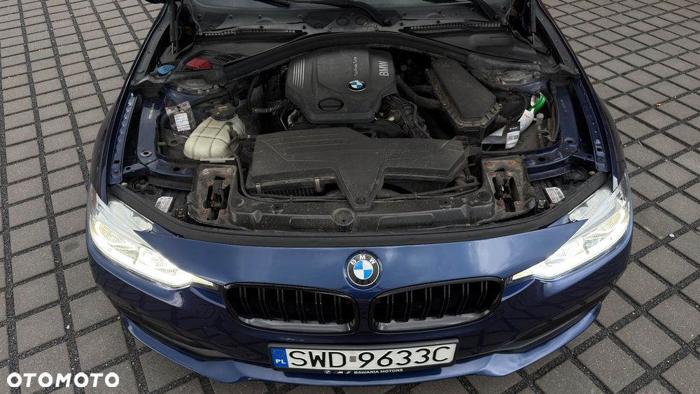 BMW Seria 3 320d Edition Luxury Line Purity - 39