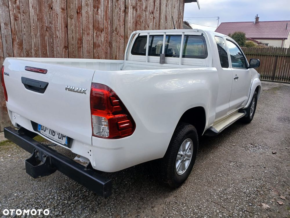 Toyota Hilux D4-D DLX - 3