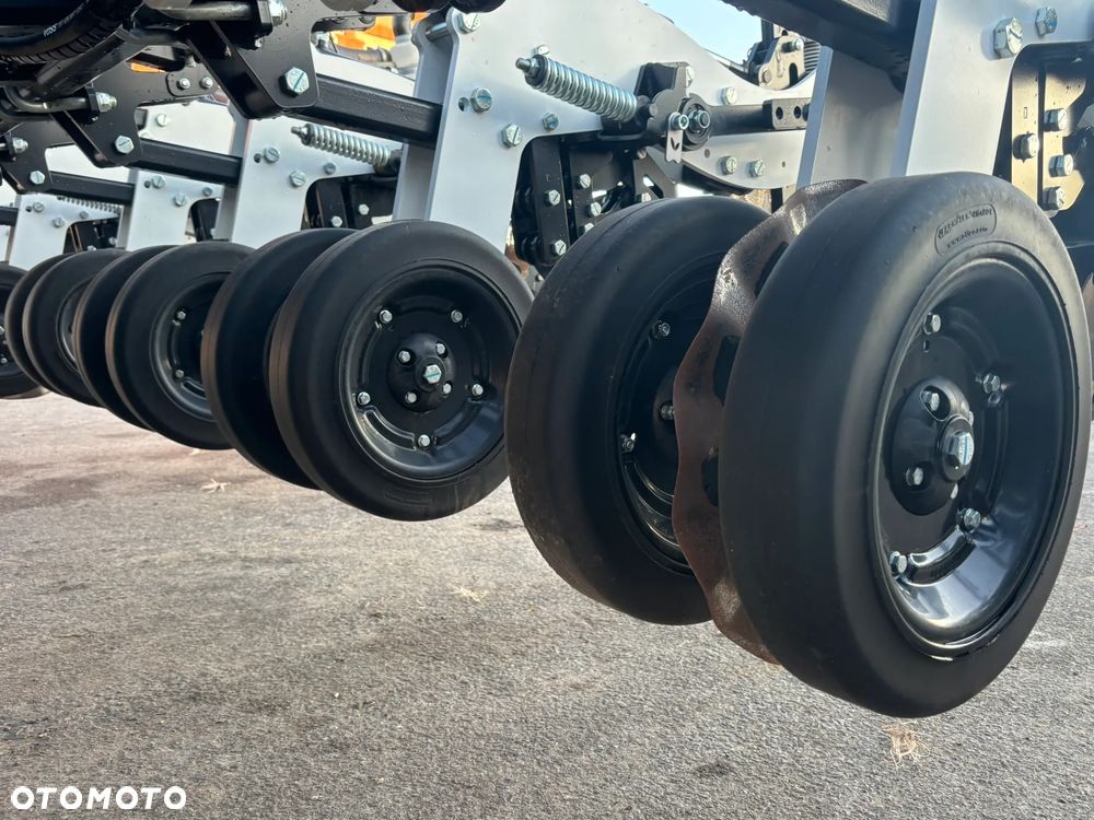 Agrisem Stripcat 10R75HD - 18