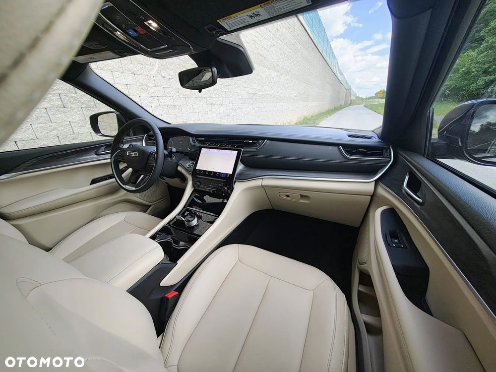 Jeep Grand Cherokee - 11