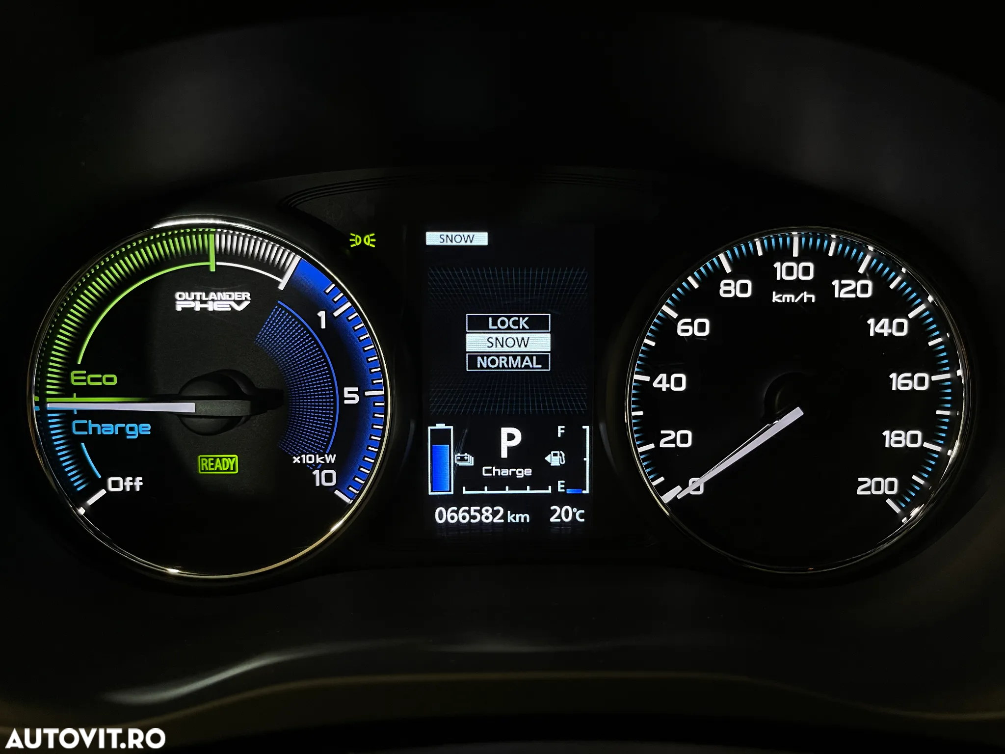 Mitsubishi Outlander 2.4 4WD Plug-In Hybrid Top - 31