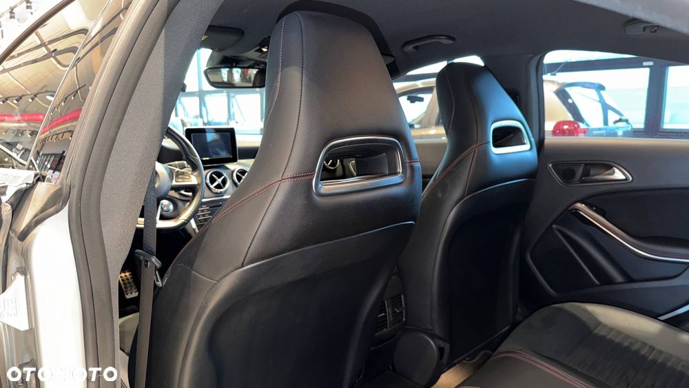 Mercedes-Benz CLA 220 4-Matic AMG Line - 15