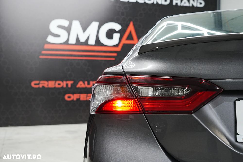 Toyota Camry Luxury - 36