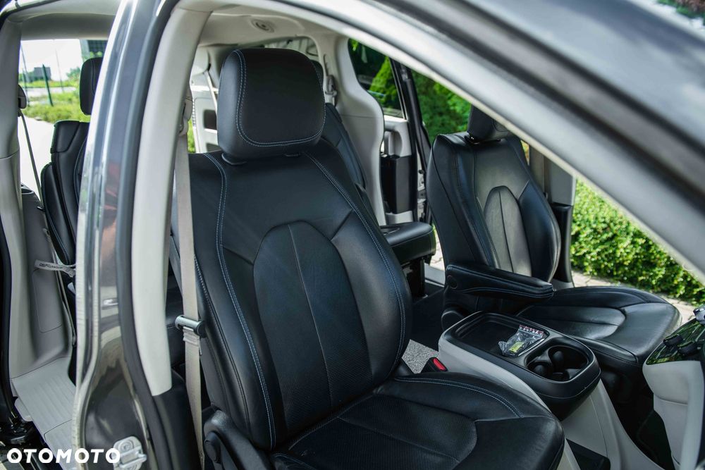 Chrysler Pacifica - 9