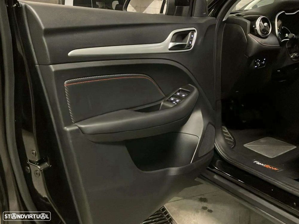 MG ZS EV 72.6 kWh Luxury OBC 11 kW - 19