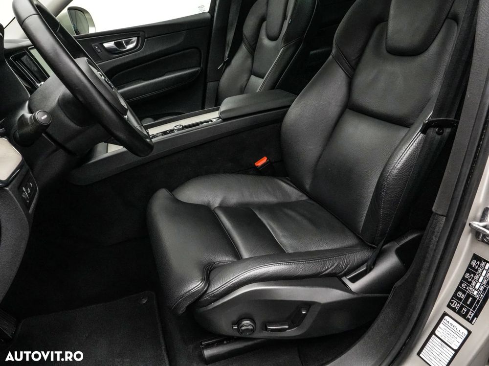 Volvo XC 60 T8 Twin Engine AWD Momentum Pro - 14