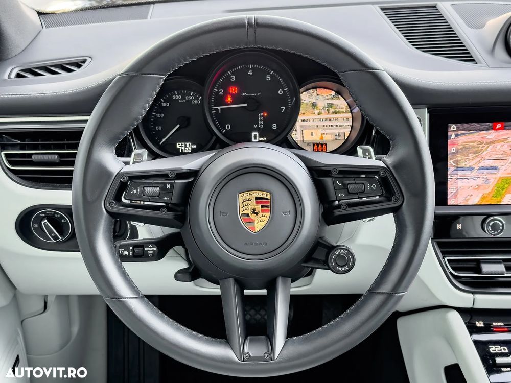 Porsche Macan T - 13