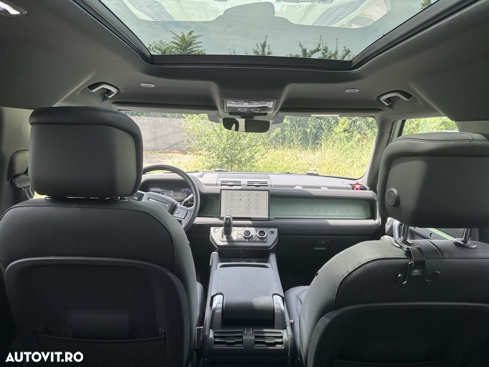 Land Rover Defender - 32