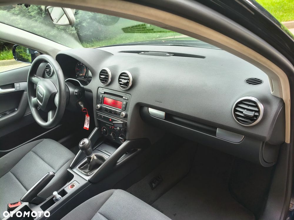 Audi A3 Sportback 1.6 TDI DPF Ambiente - 15