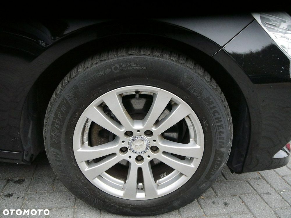 Mercedes-Benz Klasa E 220 BlueTEC 4Matic 7G-TRONIC Avantgarde - 16