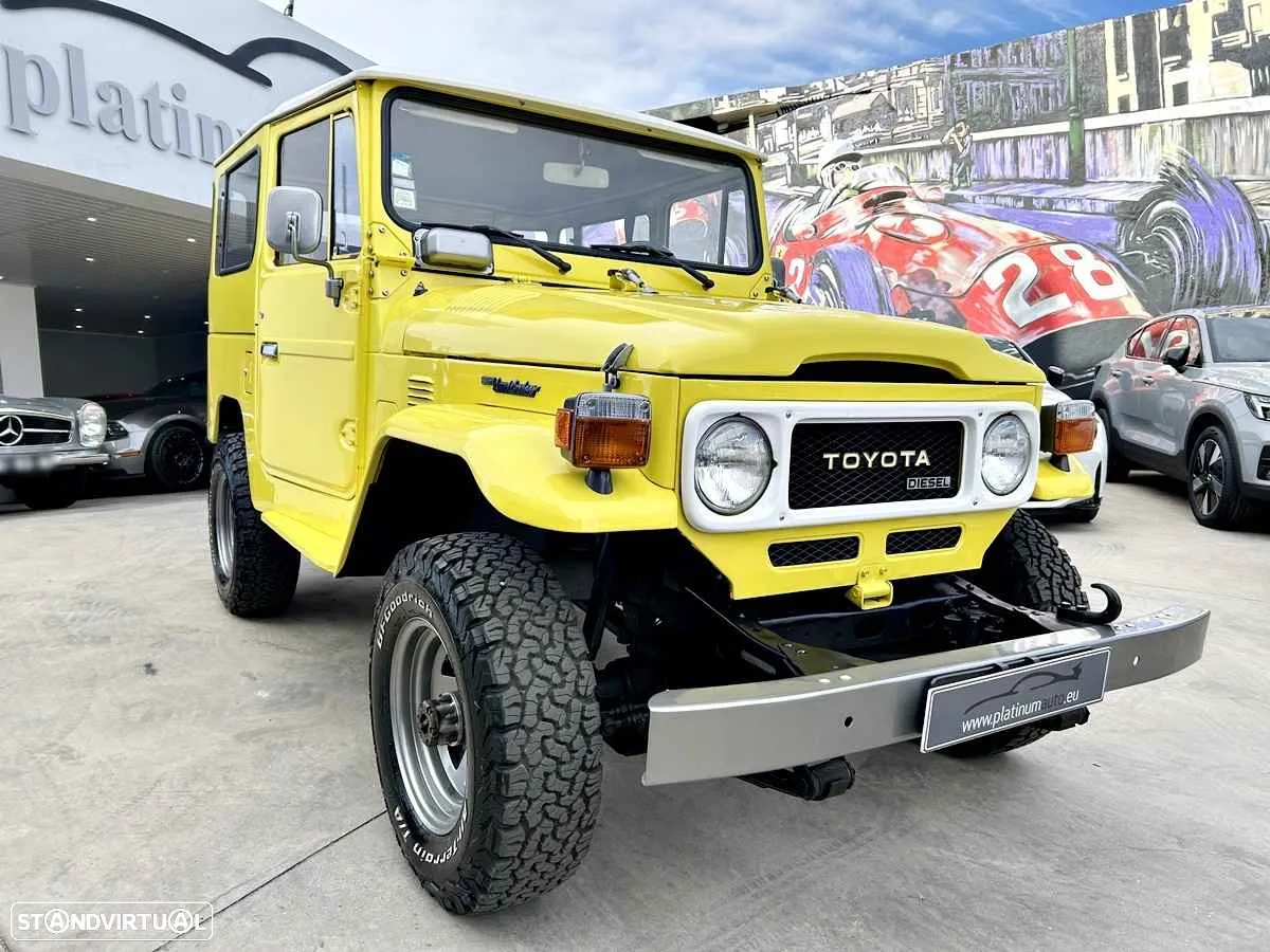 Toyota Land Cruiser - 32