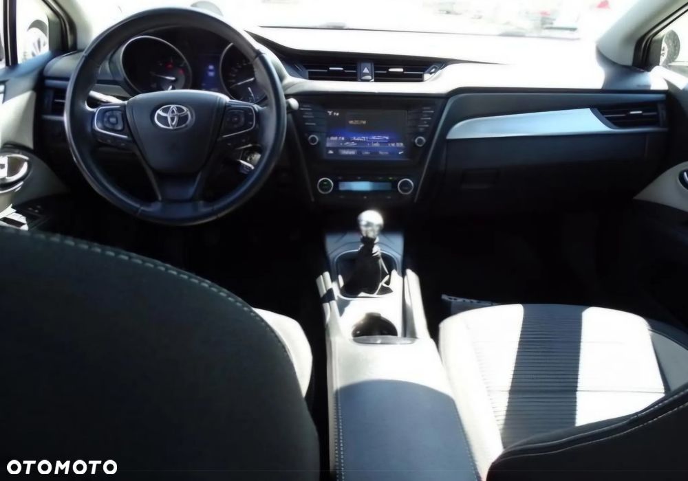 Toyota Avensis 2.0 D-4D Premium - 4