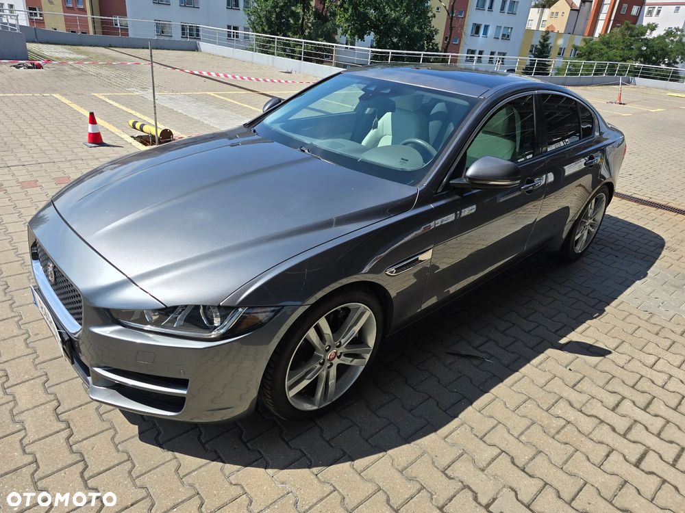 Jaguar XE S - 2
