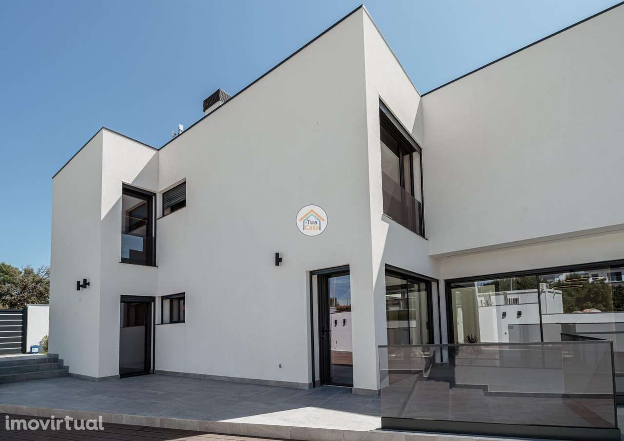 Moradia T4 Premium com Piscina e Cave Localizada em Abuxarda, Cascais - Grande imagem: 3/60