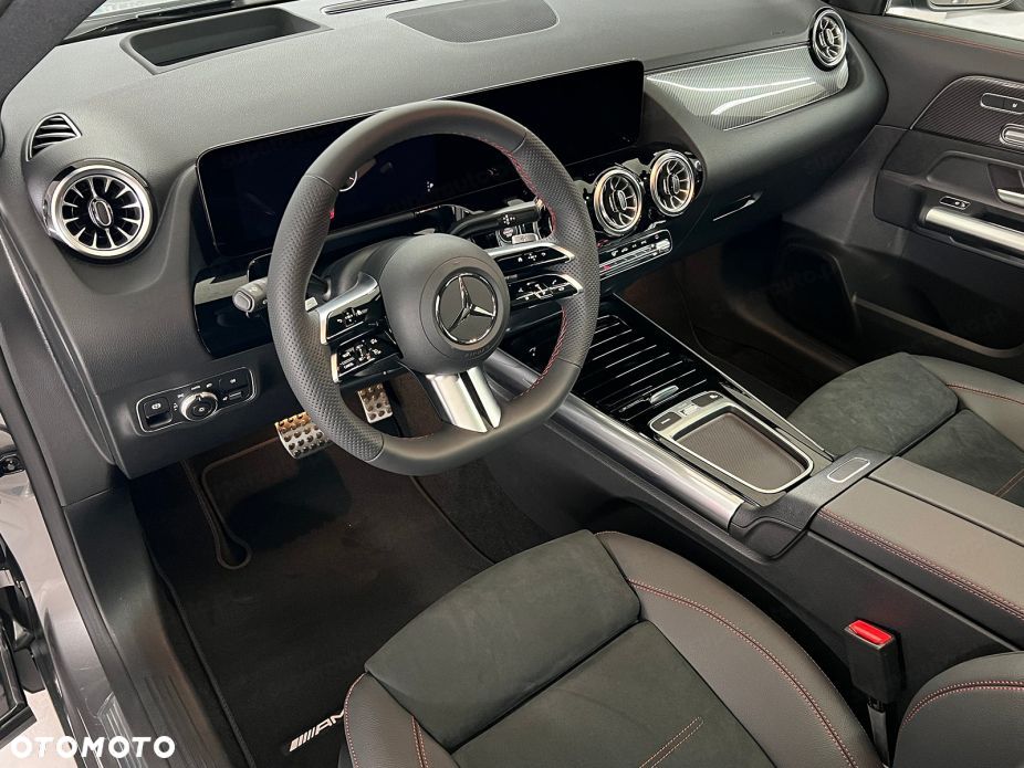 Mercedes-Benz GLA - 12