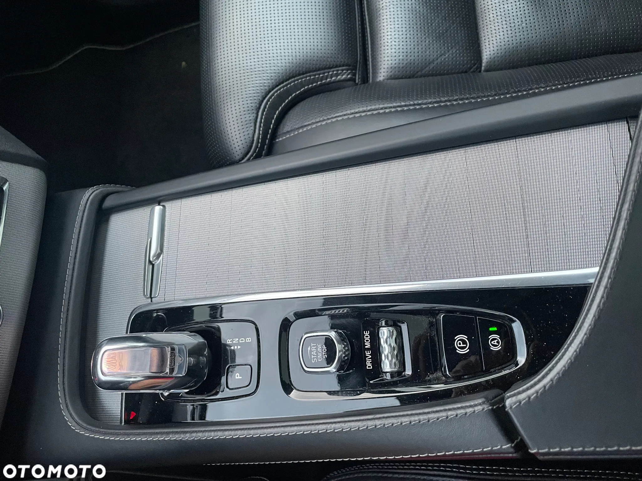 Volvo XC 90 T8 AWD Plug-In Hybrid R-Design 7os - 18