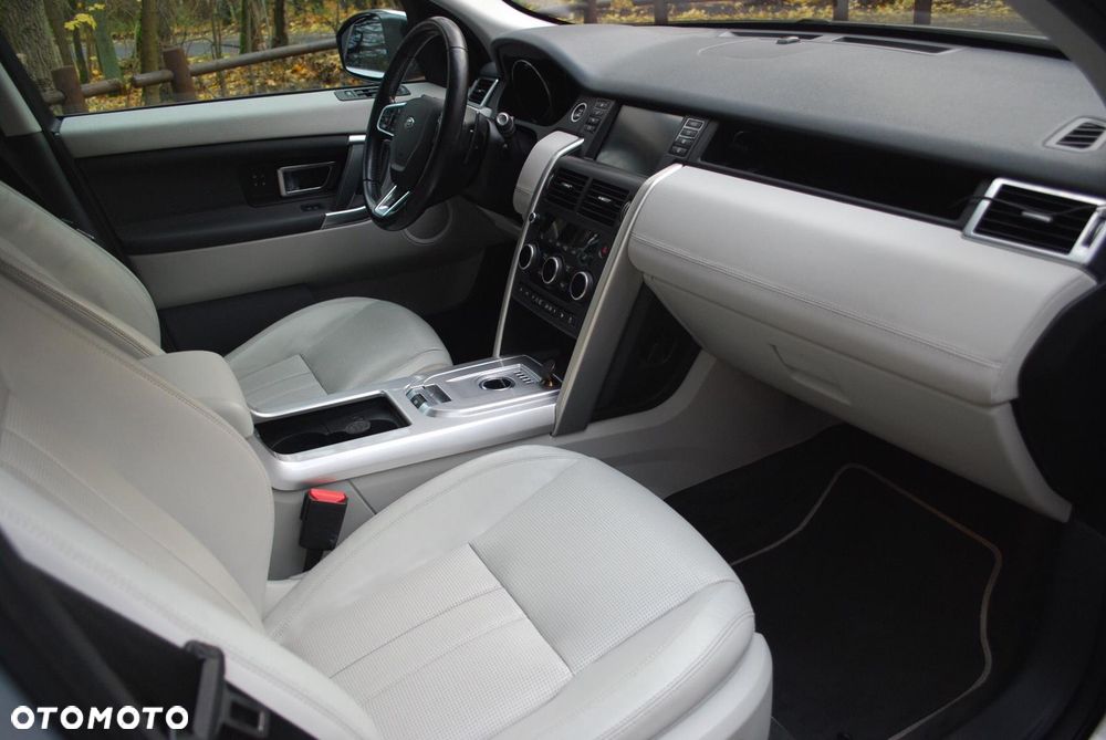 Land Rover Discovery Sport 2.0 Si4 HSE Luxury - 17