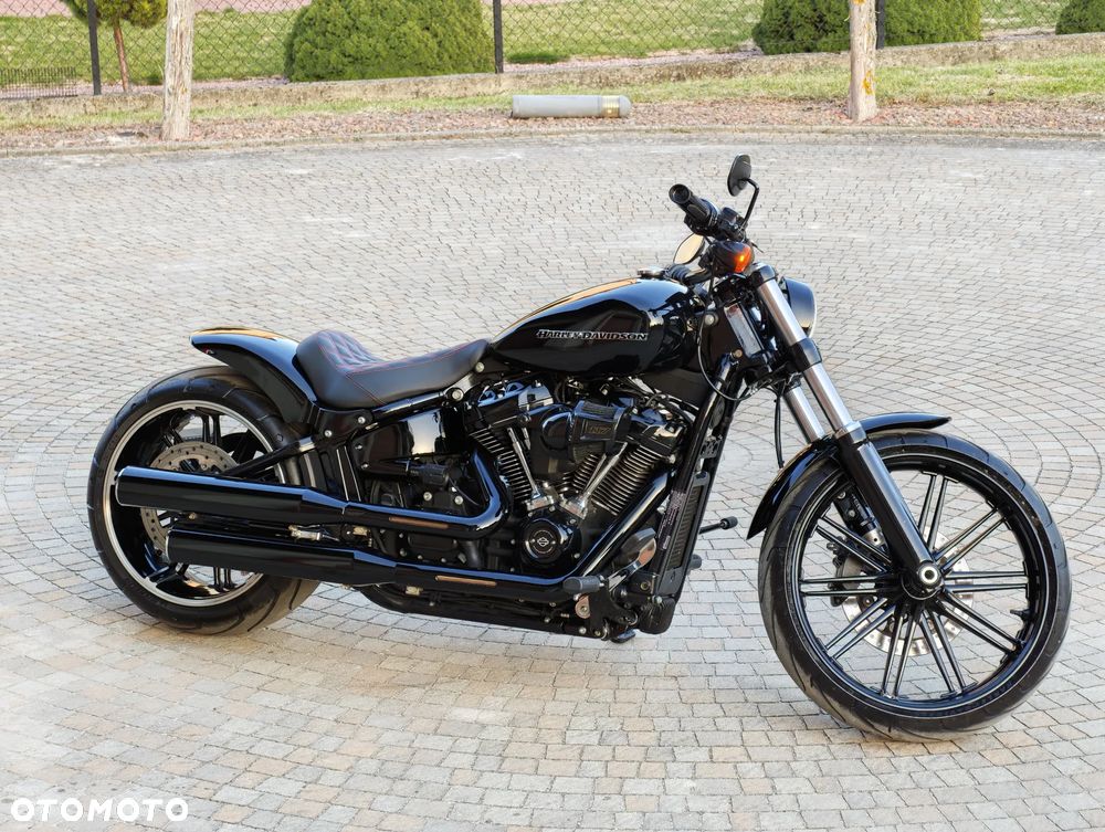 Harley-Davidson Softail Breakout - 8