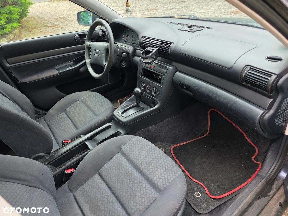 Audi A4 Limousine - 8