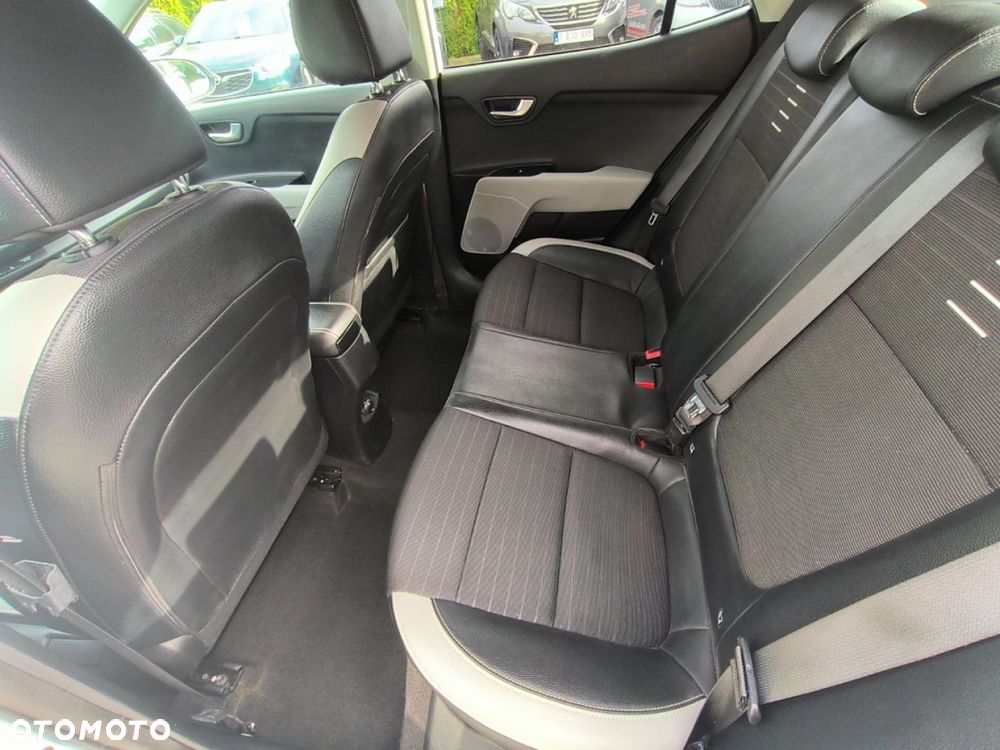 Kia Stonic - 16