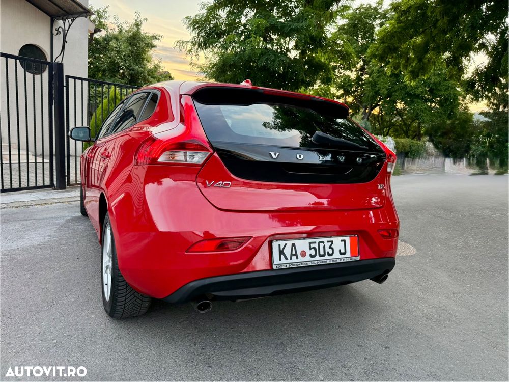 Volvo V40 T2 Momentum - 24