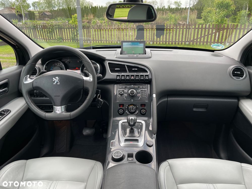 Peugeot 3008 Hybrid4 - 5